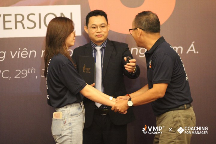 Quản lý tạo động lwujc bằng cách khen thưởng công bằng